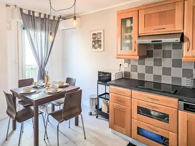 Cuisine ou kitchenette dans l'établissement Apartment Reine Astrid-5 by Interhome