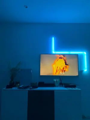 Télévision ou salle de divertissement dans l'établissement Appartement luxe Jaccuzi marbre et terrasse