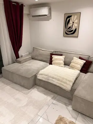 Coin salon dans l'établissement Appartement luxe Jaccuzi marbre et terrasse