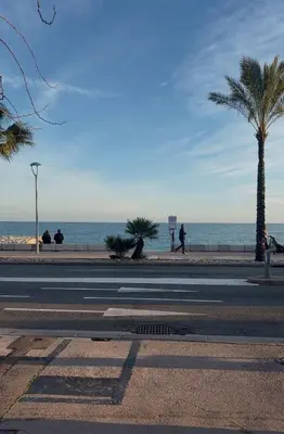 Vue générale sur la mer ou vue sur la mer prise depuis l'appartement
