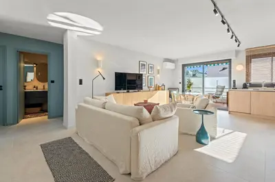 Télévision ou salle de divertissement dans l'établissement REF 2037 - Appartement à Louer Vue Mer
