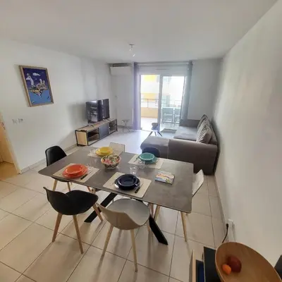 Coin salon dans l'établissement Superbe appartement Juan-les-Pins, parking