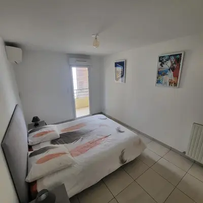 Un ou plusieurs lits dans un hébergement de l'établissement Superbe appartement Juan-les-Pins, parking