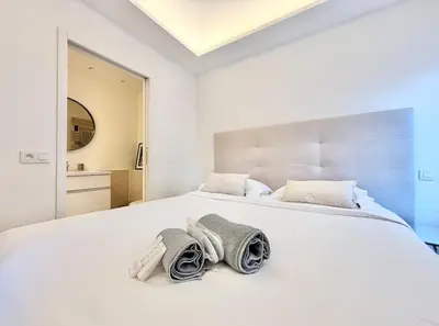 Un ou plusieurs lits dans un hébergement de l'établissement Cannes 2 bedrooms & 2 bathrooms apartment - 24P2