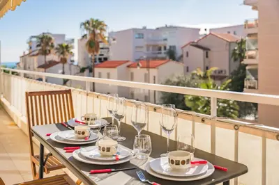 Balcon ou terrasse dans l'établissement 3 pièces rénové en bord de mer - Terrasse