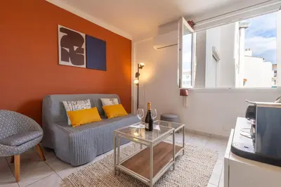 Coin salon dans l'établissement My Studio in Center of Cannes