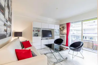 Télévision ou salle de divertissement dans l'établissement Cozy studio in the heart of Cannes - Near sea