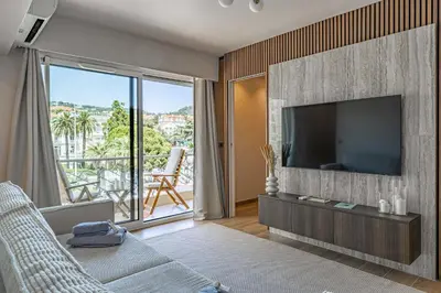 Télévision ou salle de divertissement dans l'établissement Apartment for 4people in Martinez