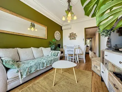 Coin salon dans l'établissement T2 climatisé au coeur de Juan les pins - 200m de la plage