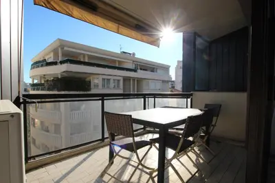 Balcon ou terrasse dans l'établissement PROCHE CARLTON One bedroom Apartment