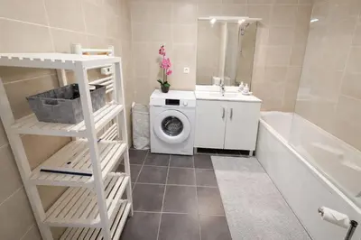 Salle de bains dans l'établissement Jardin de Thémis, T2, 4P, Parking, Terrasse