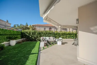 Jardin de l'établissement Cannes proche Croisette et plages - 2 pièces avec terrasse, jardin privé et parking