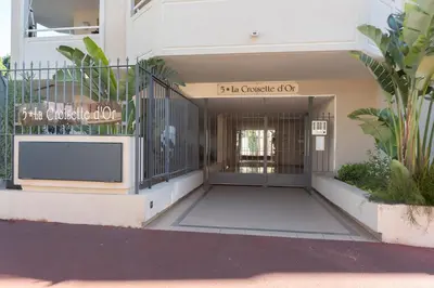 Façade ou entrée de l'établissement Cannes proche Croisette et plages - 2 pièces avec terrasse, jardin privé et parking