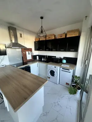 Cuisine ou kitchenette dans l'établissement Studio near Hippodrome & Seaside