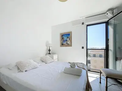 Un ou plusieurs lits dans un hébergement de l'établissement Appartement 3 pièces à Cannes avec piscine