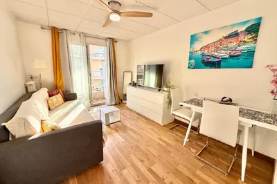Télévision ou salle de divertissement dans l'établissement Antibes Centre Ville - 4 Personnes