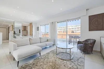 Coin salon dans l'établissement 6 LECERF T5 - Apartment heart of Cannes 4 Bedrooms Terrace