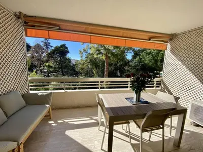 Balcon ou terrasse dans l'établissement Cannes - Magnifique 4 pièces terrasse au calme à deux pas de la rue d'Antibes
