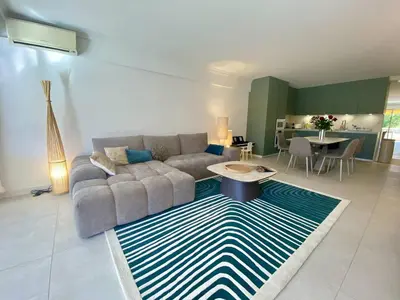 Coin salon dans l'établissement Cannes - Magnifique 4 pièces terrasse au calme à deux pas de la rue d'Antibes