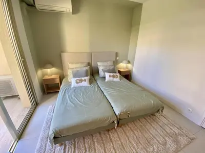 Un ou plusieurs lits dans un hébergement de l'établissement Cannes - Magnifique 4 pièces terrasse au calme à deux pas de la rue d'Antibes
