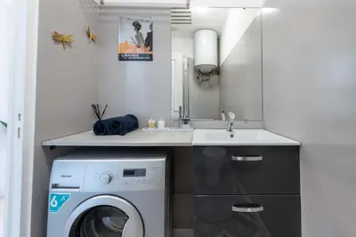 Plan de l'établissement Studio design au centre de Cannes proche Croisette climatisé