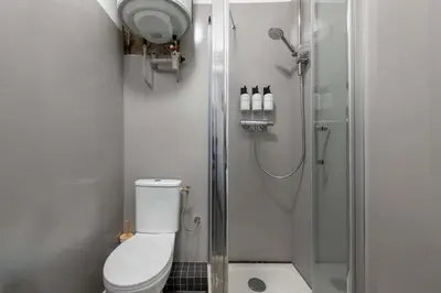 Salle de bains dans l'établissement Studio design au centre de Cannes proche Croisette climatisé