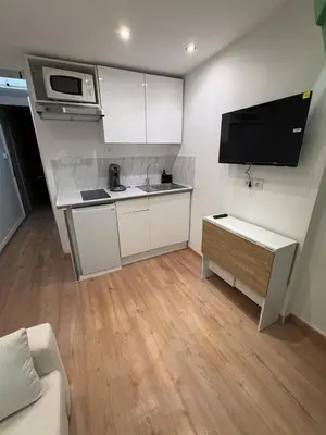 Cuisine ou kitchenette dans l'établissement Studio Moderne à 10 min à pied Palais & Plages