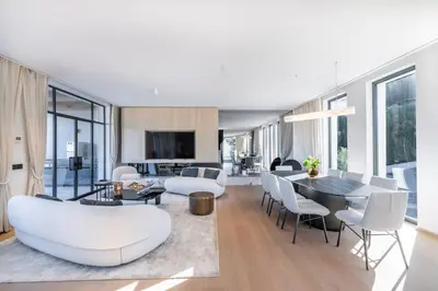 Coin salon dans l'établissement New 5BR Retreat with Pool, Terrace & Garden