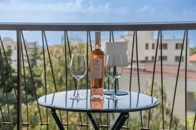 Balcon ou terrasse dans l'établissement Two bed - Walk to the beach