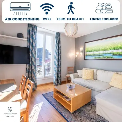 Coin salon dans l'établissement Two Bedrooms - 250m to the beach