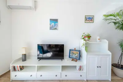 Télévision ou salle de divertissement dans l'établissement 3P Terrasse Proche Cannes Centre
