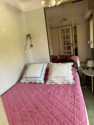 Un ou plusieurs lits dans un hébergement de l'établissement Antibes Peaceful Seaside Getaway 500 m from the Beaches