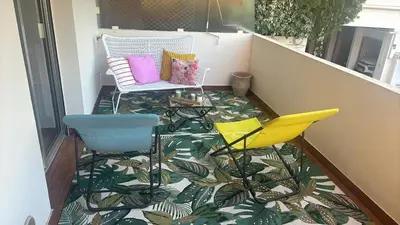 Coin salon dans l'établissement Antibes Peaceful Seaside Getaway 500 m from the Beaches