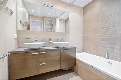 Salle de bains dans l'établissement REF 2052 - Location saisonnière Appartement de prestige sur la Croisette