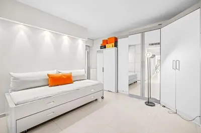 Un ou plusieurs lits dans un hébergement de l'établissement REF 2052 - Location saisonnière Appartement de prestige sur la Croisette