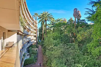 Jardin de l'établissement AGENCE HENRI CAMILLE-Wios- 2 chambres grande terrasse vue mer