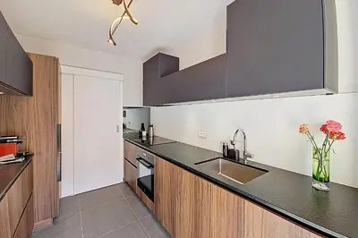 Cuisine ou kitchenette dans l'établissement AGENCE HENRI CAMILLE-Wios- 2 chambres grande terrasse vue mer