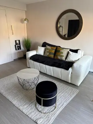 Coin salon dans l'établissement Studio avec terrasse, proche plage et centre ville