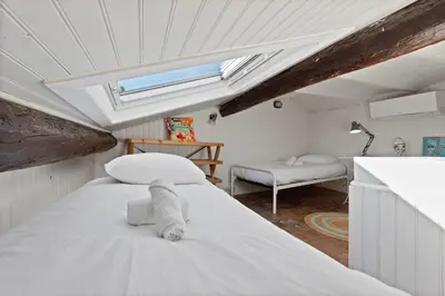 Un ou plusieurs lits dans un hébergement de l'établissement Le Picasso - Hypercentre - Duplex - Rooftop - Clim - Escaliers