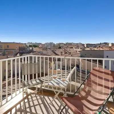 The Picasso - City centre - Duplex - Rooftop - AC - Stairs