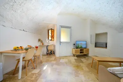 Télévision ou salle de divertissement dans l'établissement LX233 Studio voûté cœur du village - Charme absolu