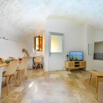 LX233 Studio voûté cœur du village - Charme absolu