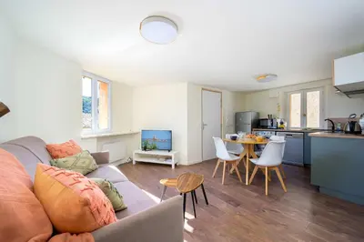 Cuisine ou kitchenette dans l'établissement LX235 Lumineux T2 au cœur du village provençal, 4P