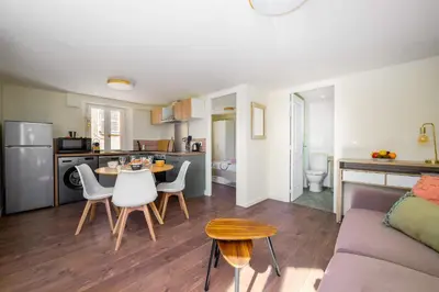 Cuisine ou kitchenette dans l'établissement LX235 Lumineux T2 au cœur du village provençal, 4P