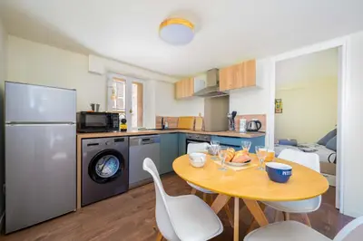 Cuisine ou kitchenette dans l'établissement LX235 Lumineux T2 au cœur du village provençal, 4P