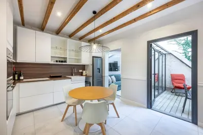 Cuisine ou kitchenette dans l'établissement Antibes Townhouse Near Port & Old Town