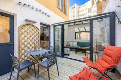 Télévision ou salle de divertissement dans l'établissement Antibes Townhouse Near Port & Old Town