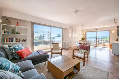 Coin salon dans l'établissement Three bedrooms with rooftop terrace in JLP