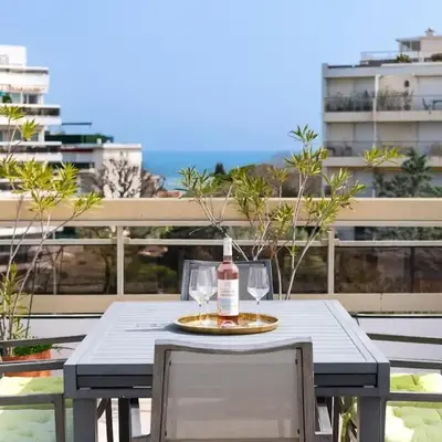 Three bedrooms with rooftop terrace in JLP