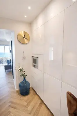 Télévision ou salle de divertissement dans l'établissement Le Balcon des Anges Vue Mer Panoramique Sur L 'Azur Parking gratuit